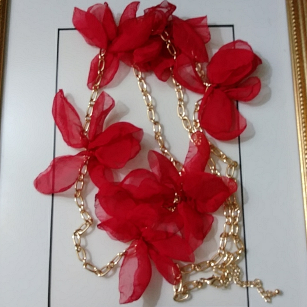 Stella & ruby chiffon petals necklace